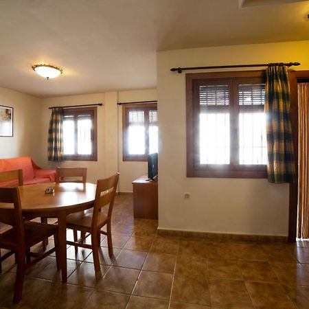 Apartamentos Berrocal アルカラ・デル・フカル エクステリア 写真