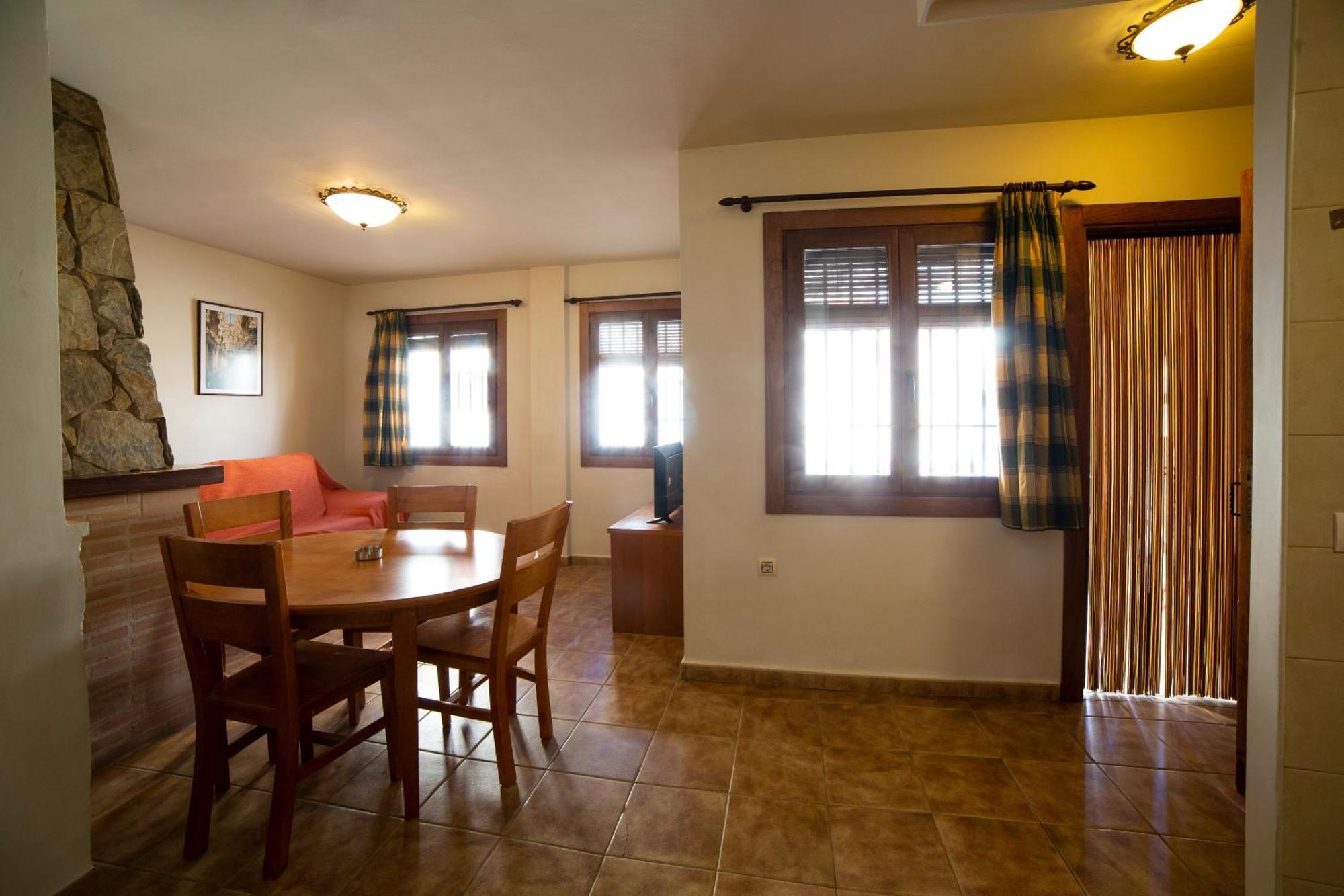 Apartamentos Berrocal アルカラ・デル・フカル エクステリア 写真